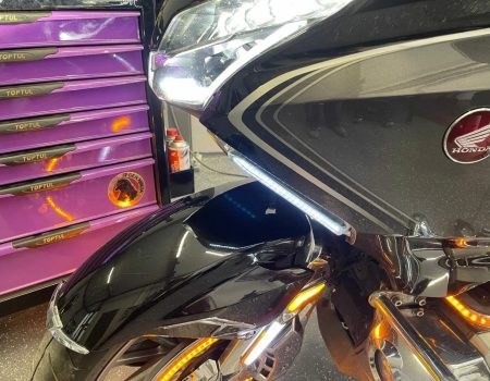 Montaż dodatkowego oświetlenia LED i akcesoriów w motocyklu Honda GL1800 – serwis PGEN-MOTO Pruszków